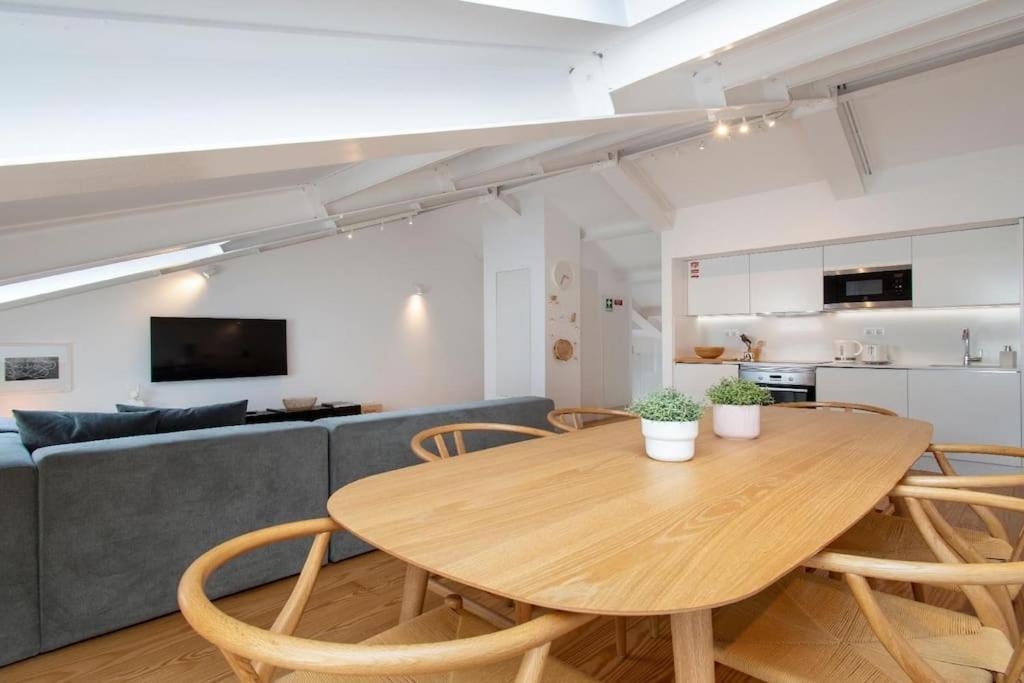Apartment Liberdade Stylish Attic With Ac And View
